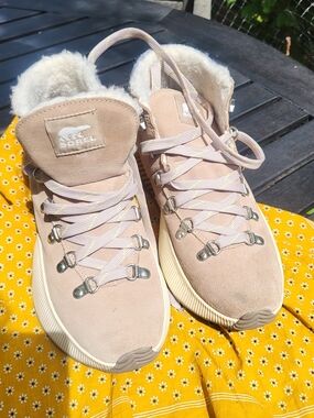 Sorel Out N About III Conquest Waterproof Boot, VGUC